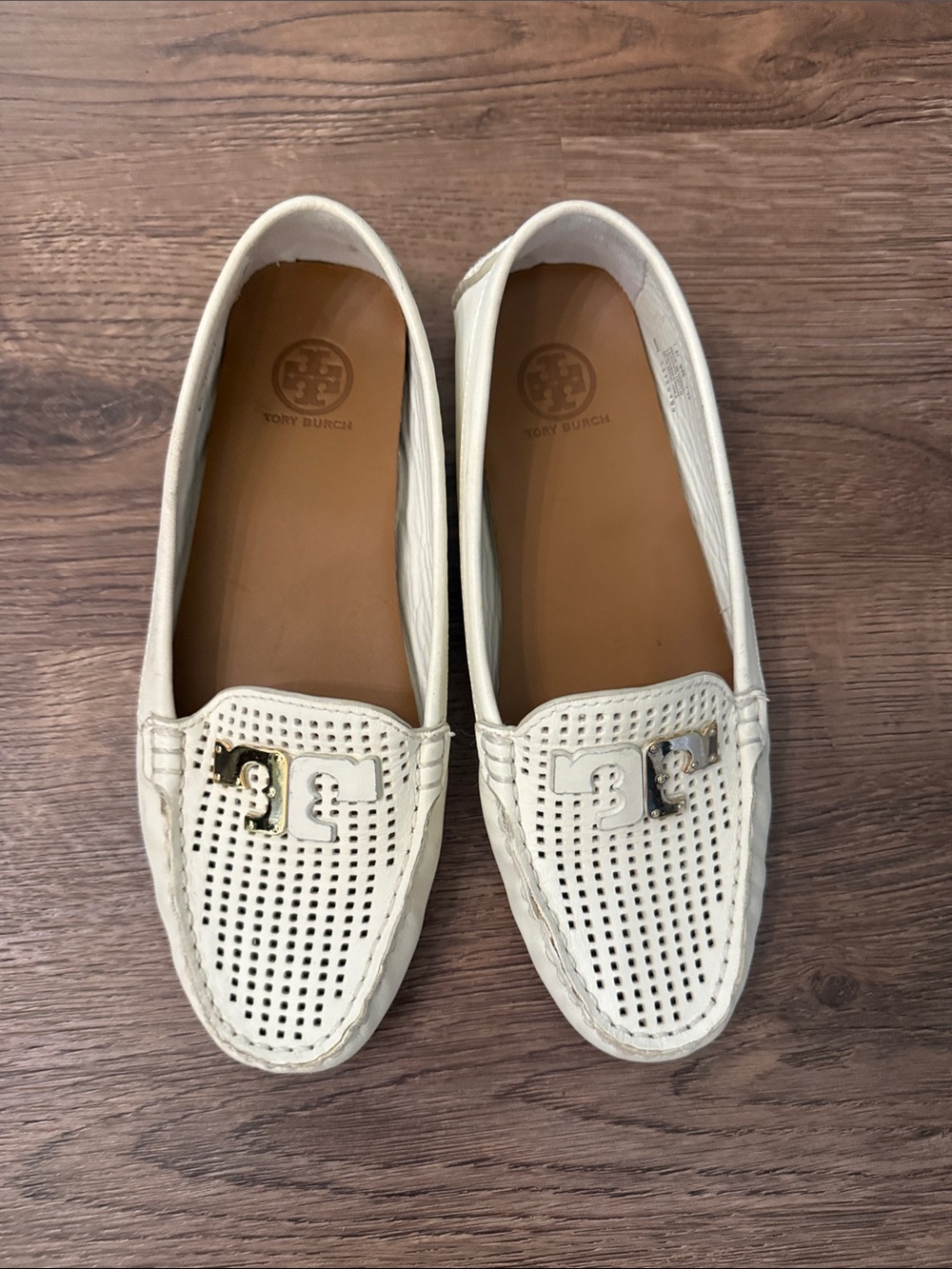Tory Burch Cream Perforated Leather Driving Loafers with Gold Logo Size 7